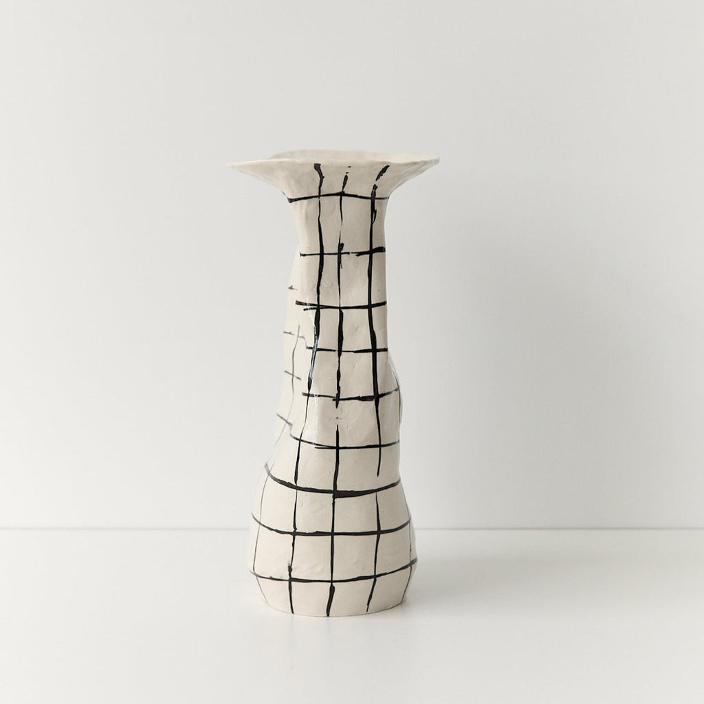 sen sen vase black and white grid pattern | Braer Studio