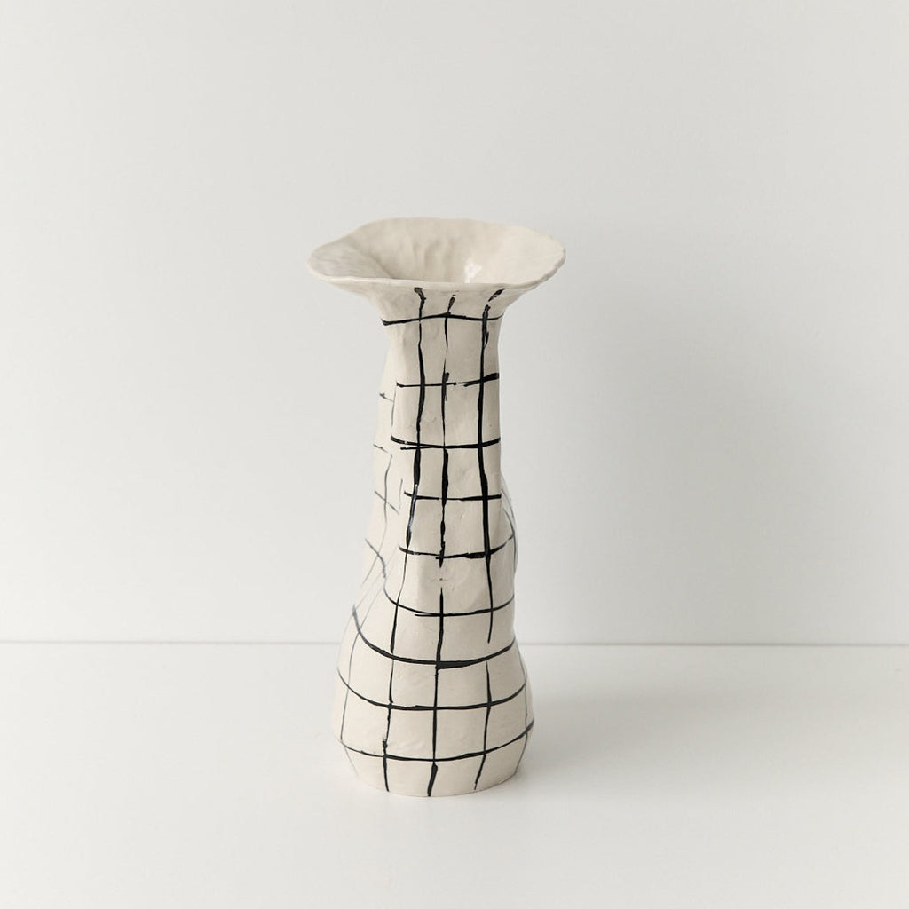 sen sen vase black and white grid pattern | Braer Studio