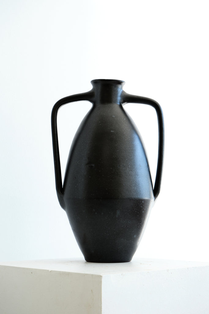 Amphora Black
