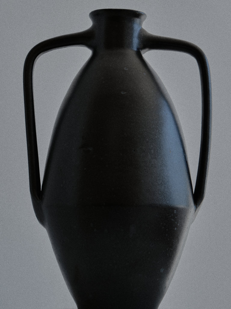 Amphora Black