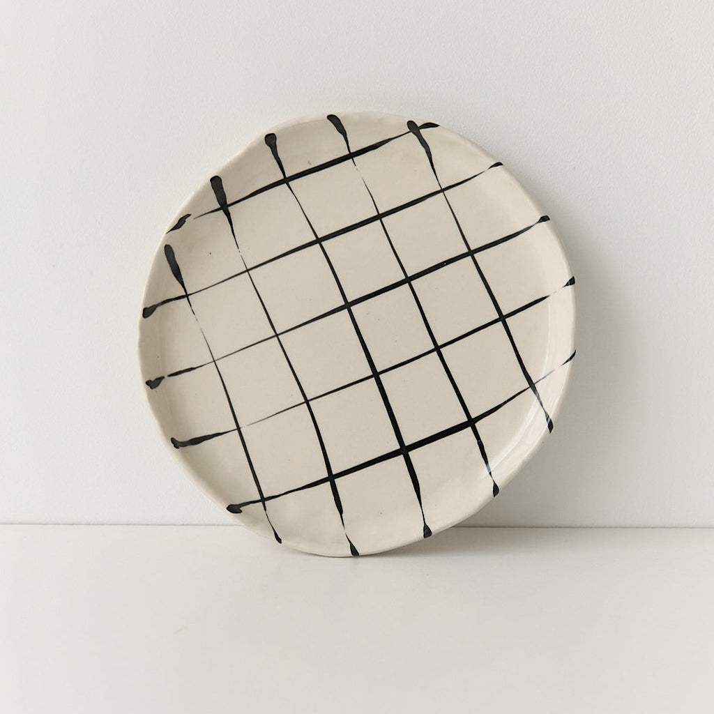 sen sen side plate black and white grid pattern | Braer Studio